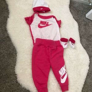 Pink Nike Outfit